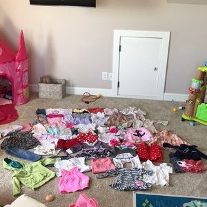 LOT of baby girl clothes 12 month +